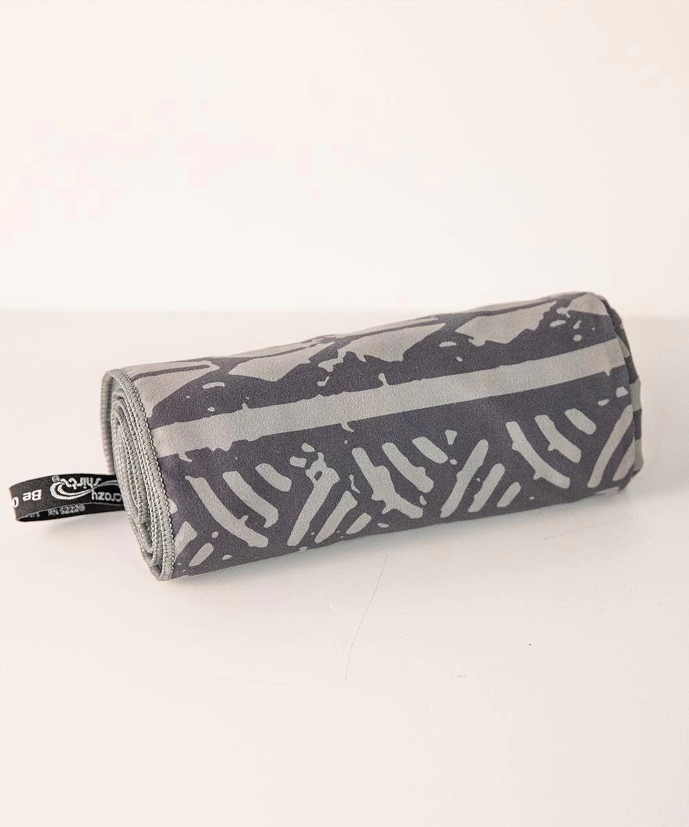 Circling Sharka™ - Microfiber Beach Towel - Image 3